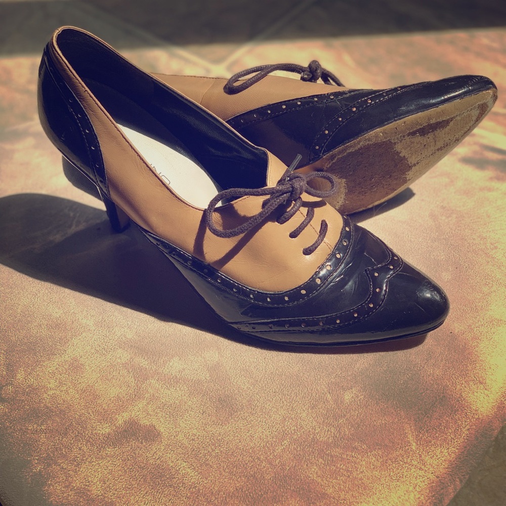 Two tone brown Bandolino heels, size 9